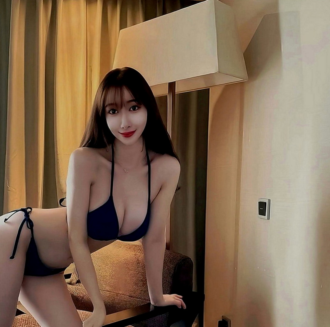 彰投外送茶莊：千葉 |人氣校花|167cm|42kg|E罩杯|18歲|態度很不錯 主動型那種哦！  整體會比較有女友FU 溫柔