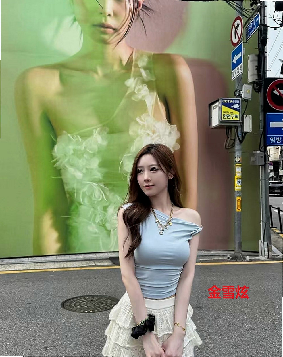 六龜外出：雲清 |時尚夜店妹|167cm|48kg|D罩杯|19歲|然後在用沾滿淫水的手覆蓋到你的小頭上慢慢摩擦 上下滑動，還會輕輕的坐在