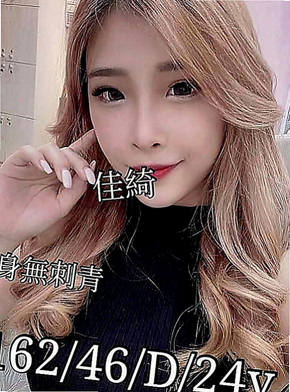 萬華外約服務：貝卡 |雙飛姐妹花|167cm|45kg|E罩杯|24歲|欲女控 淫蕩 風騷 櫻桃小嘴吸舔肉棒很有一套  水水很多，特別敏感的女人，騷穴需要你的填充哦