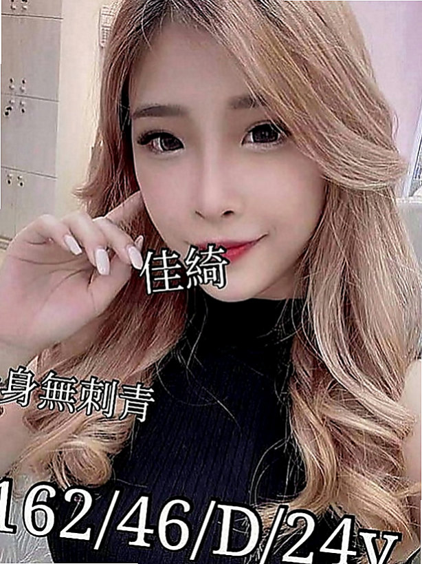 萬華外約服務：貝卡 |雙飛姐妹花|167cm|45kg|E罩杯|24歲|欲女控 淫蕩 風騷 櫻桃小嘴吸舔肉棒很有一套  水水很多，特別敏感的女人，騷穴需要你的填充哦